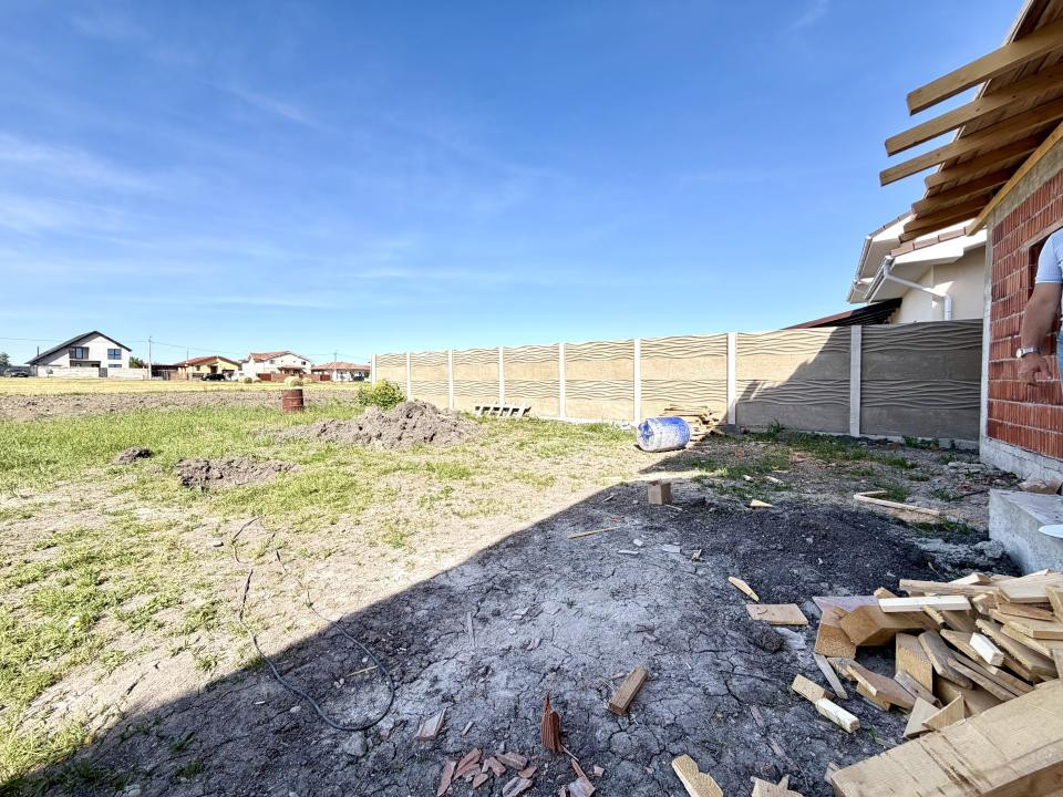 Casa individuala, 4 camere, 100 mp utili, 372 mp teren - Sanandrei