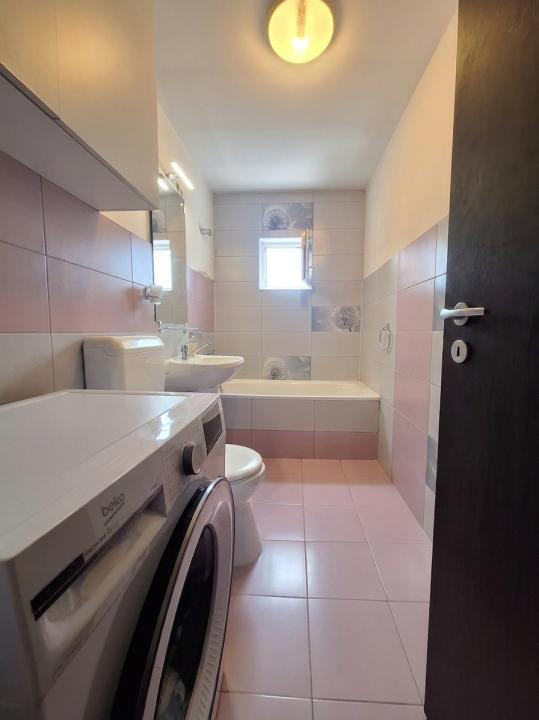 Apartament 2 camere, 53 mp utili + balcon, semidecomandat - Aradului