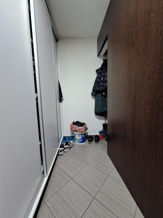 Apartament 2 camere, 53 mp utili + balcon, semidecomandat - Aradului