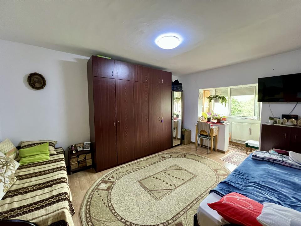 Apartement 1 camera, etaj 4/5, 37 mp utili, decomandat - zona Dambovita