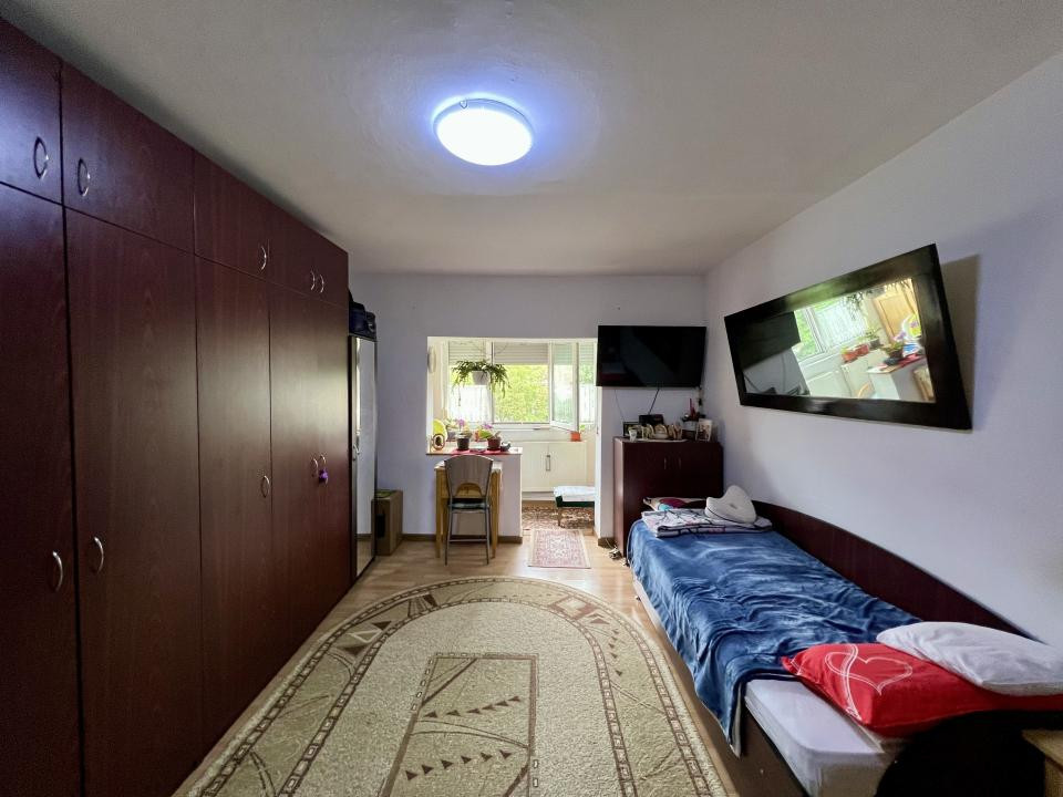 Apartement 1 camera, etaj 4/5, 37 mp utili, decomandat - zona Dambovita