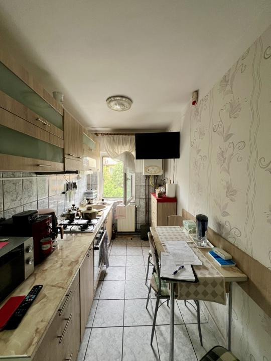 Apartement 1 camera, etaj 4/5, 37 mp utili, decomandat - zona Dambovita