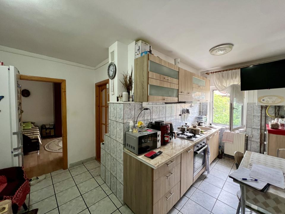 Apartement 1 camera, etaj 4/5, 37 mp utili, decomandat - zona Dambovita