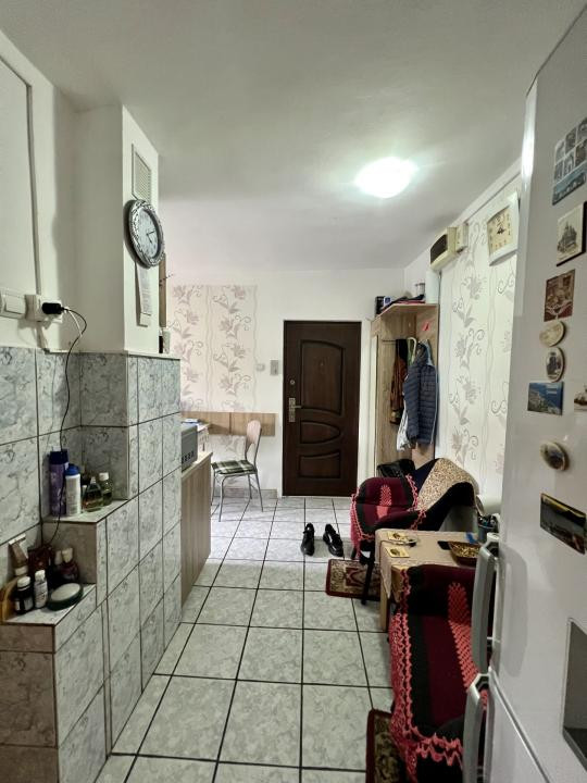Apartement 1 camera, etaj 4/5, 37 mp utili, decomandat - zona Dambovita