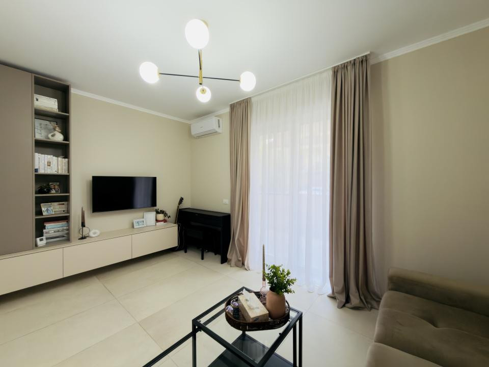 Apartament 2 camere, decomandat, parter in Giroc