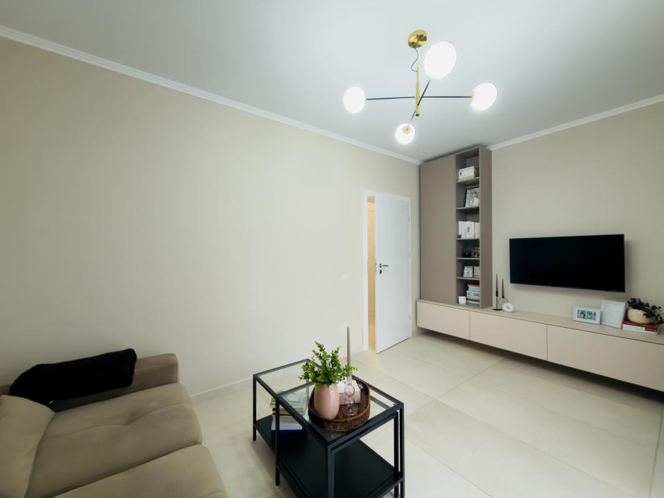 Apartament 2 camere, decomandat, parter in Giroc