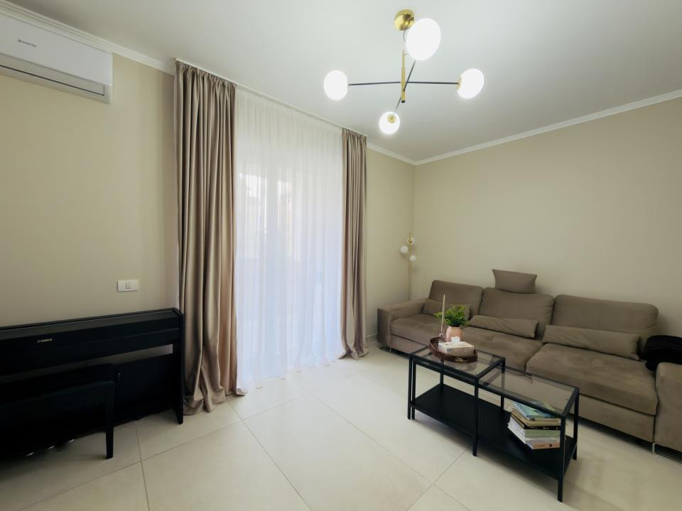 Apartament 2 camere, decomandat, parter in Giroc