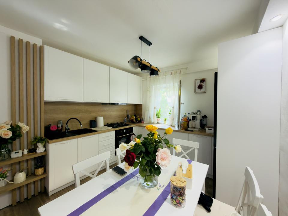 Apartament 3 camere, decomandat, etaj 1, zona Aradului 