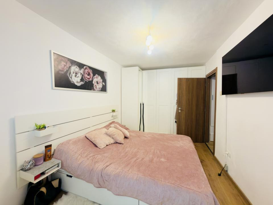 Apartament 3 camere, decomandat, etaj 1, zona Aradului 