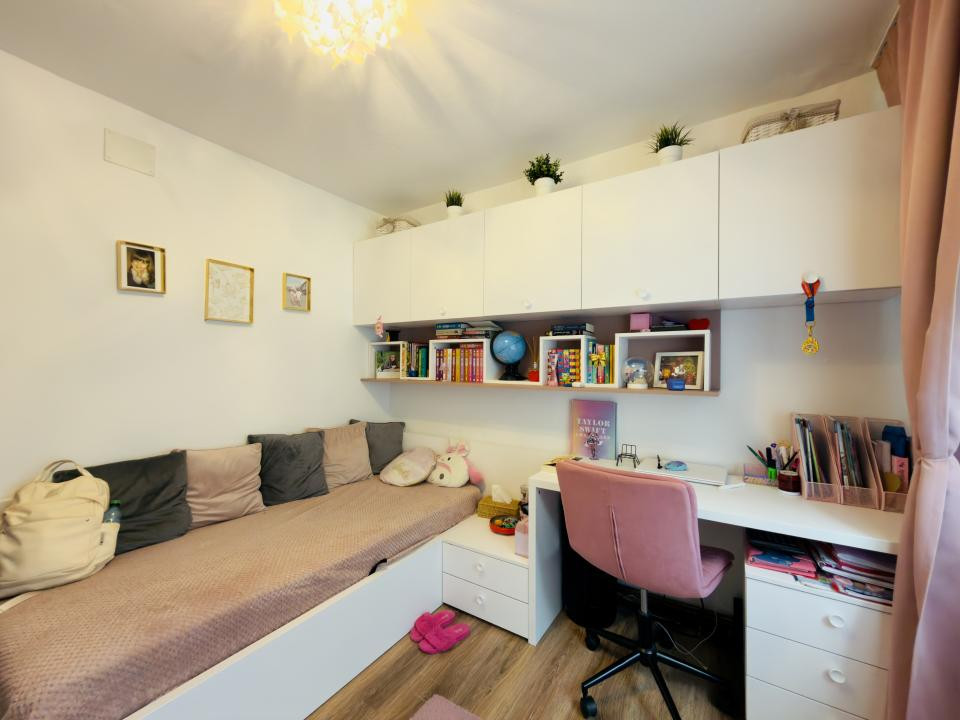 Apartament 3 camere, decomandat, etaj 1, zona Aradului 