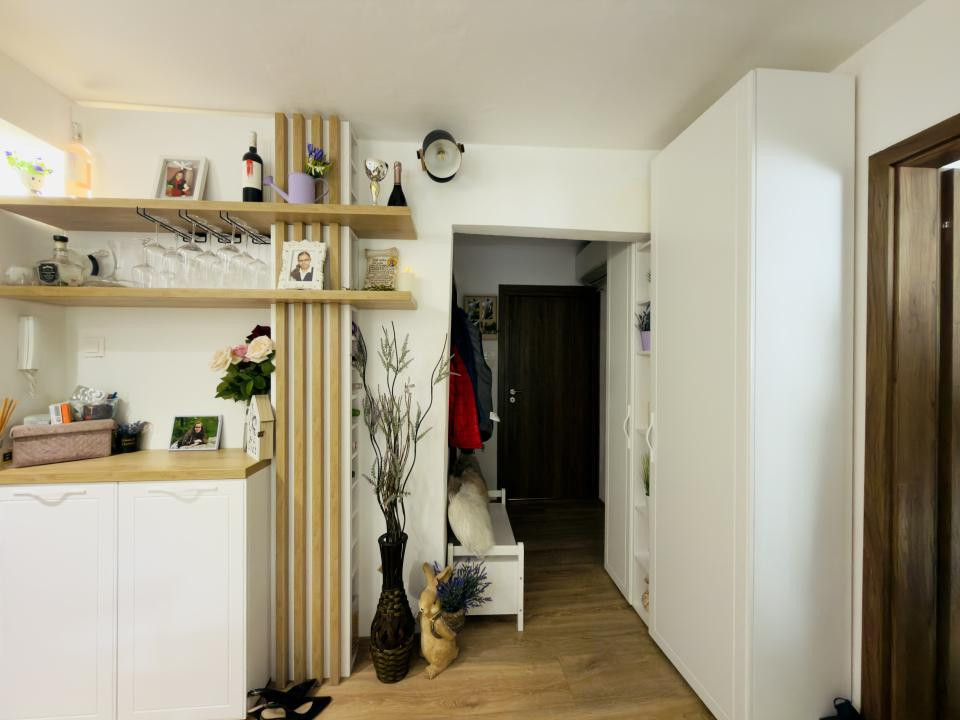 Apartament 3 camere, decomandat, etaj 1, zona Aradului 
