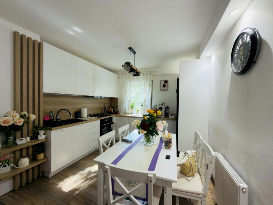 Apartament 3 camere, decomandat, etaj 1, zona Aradului 