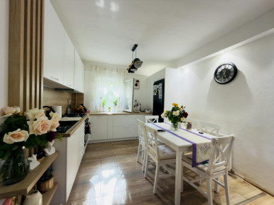 Apartament 3 camere, decomandat, etaj 1, zona Aradului 