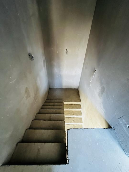 Duplex despărțit prin garaj- 4 Dormitoare- Zona Centrala - Dumbravita