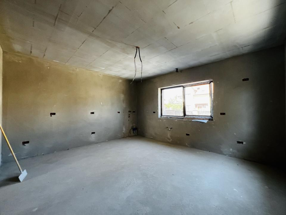 Duplex despărțit prin garaj- 4 Dormitoare- Zona Centrala - Dumbravita