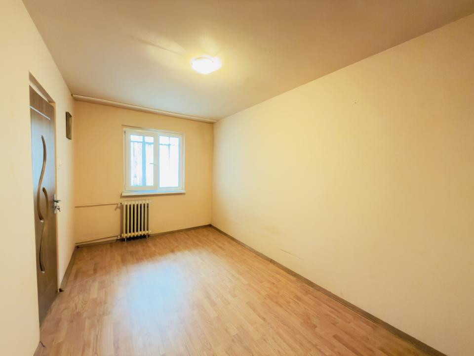 Apartament 2 camere, parter, zona Dacia 