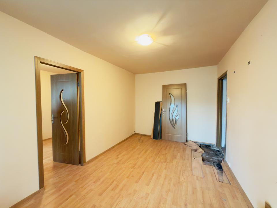 Apartament 2 camere, parter, zona Dacia 