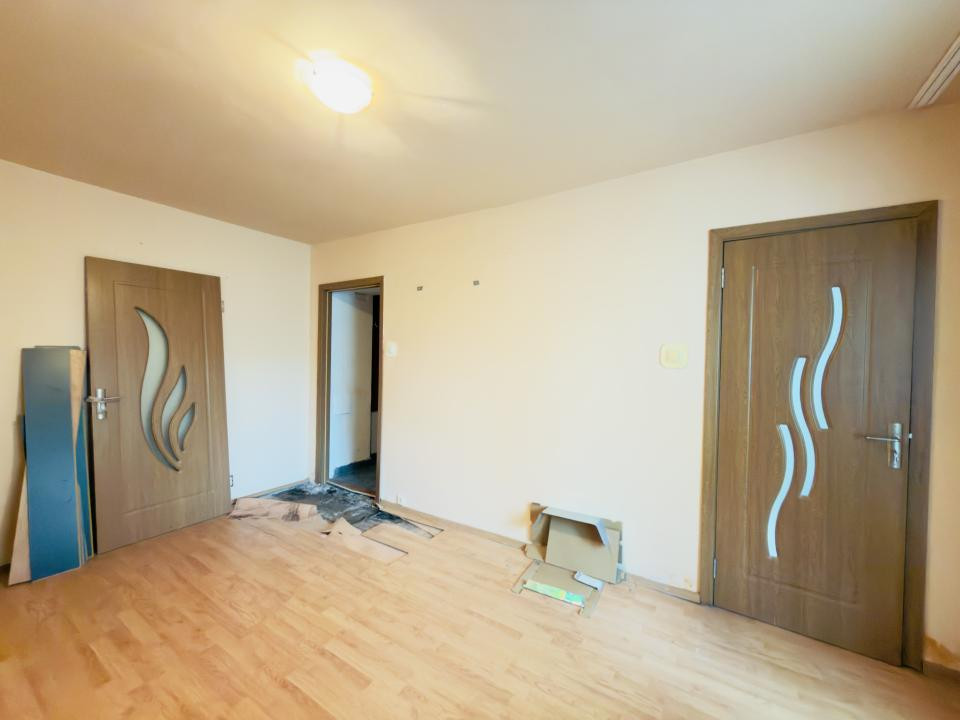Apartament 2 camere, parter, zona Dacia 