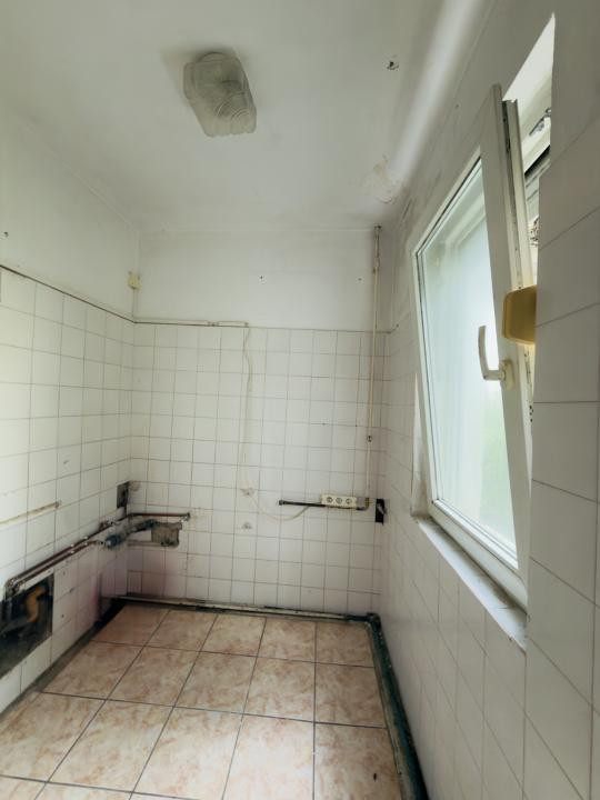 Apartament 2 camere, parter, zona Dacia 