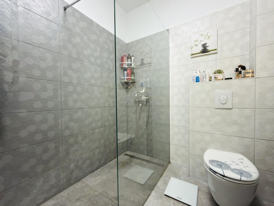 Apartamnet 3 camere, decomandat, etaj 1, 2 locuri de parcare in Braytim