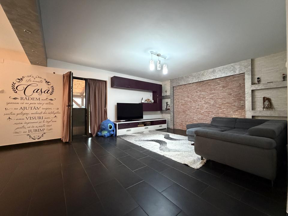 Casa Individuală, 160mp utili, 576mp teren, 5 camere,mobilat - Sanandrei