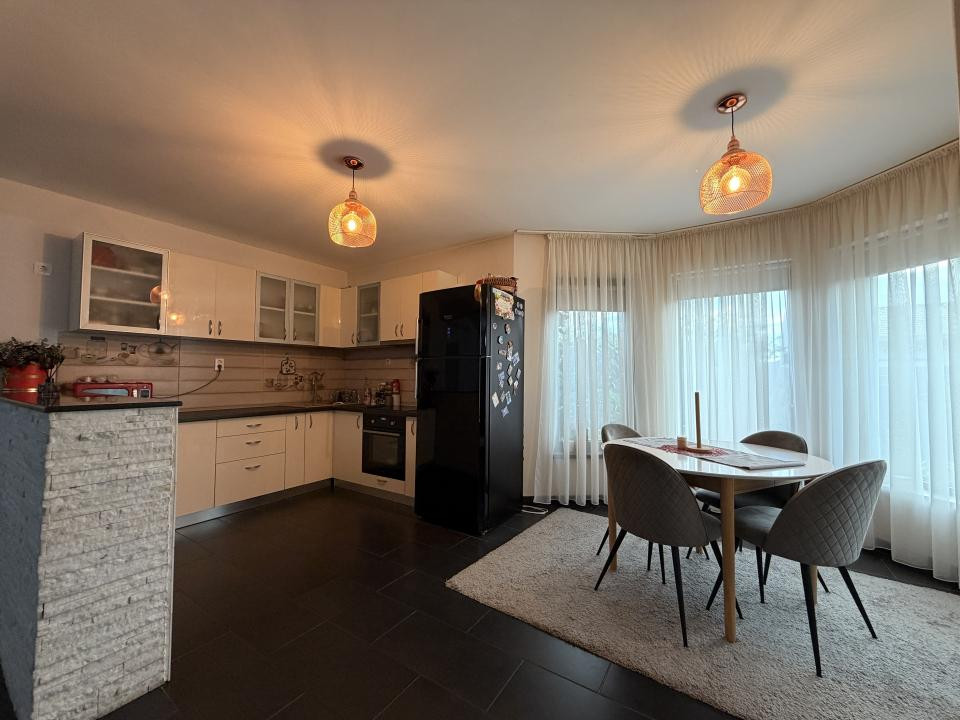 Casa Individuală, 160mp utili, 576mp teren, 5 camere,mobilat - Sanandrei