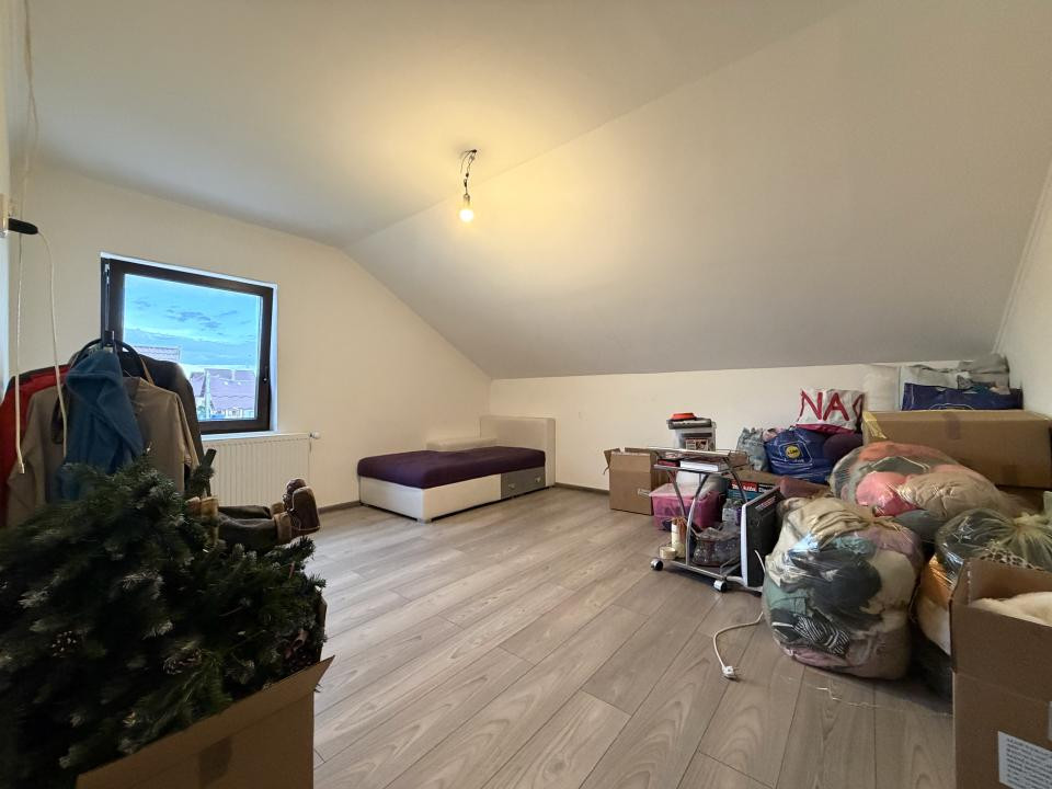 Casa Individuală, 160mp utili, 576mp teren, 5 camere,mobilat - Sanandrei
