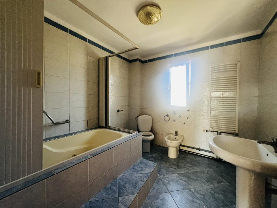 Casa Individuala 5 camere -218 mp utili -Dumbravita -Zona centrala