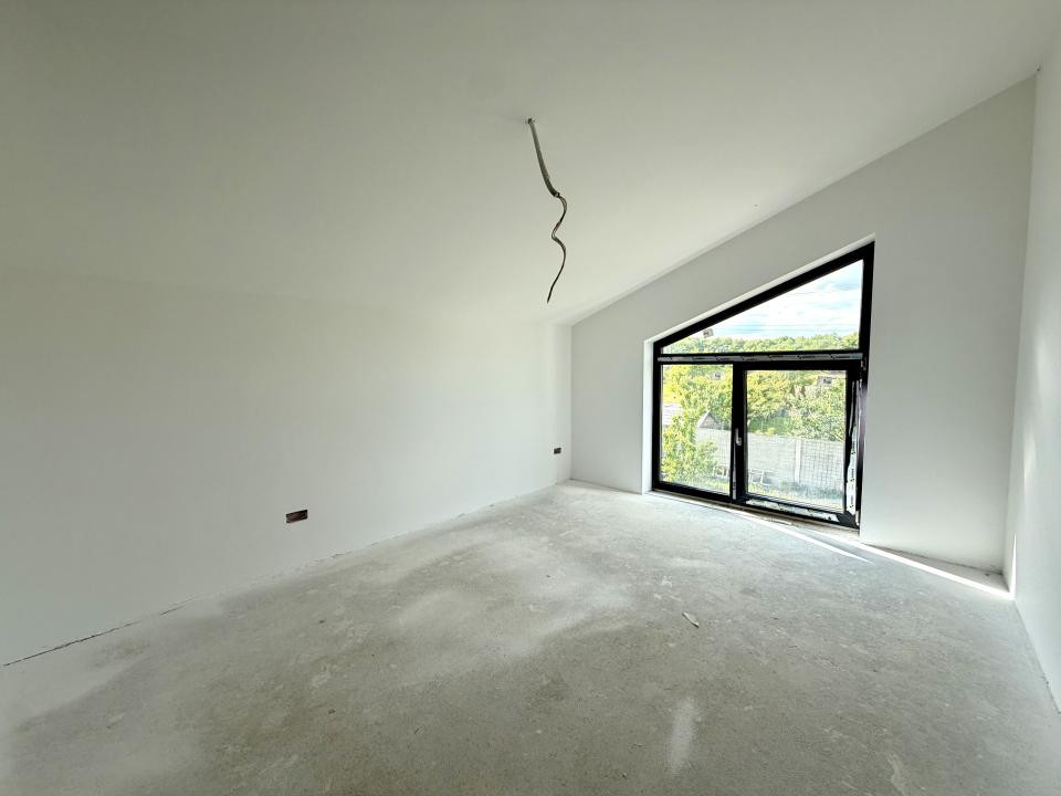 Duplex perete dublu, 5 camere, 141 mp utili, 420 mp teren - Ghiroda