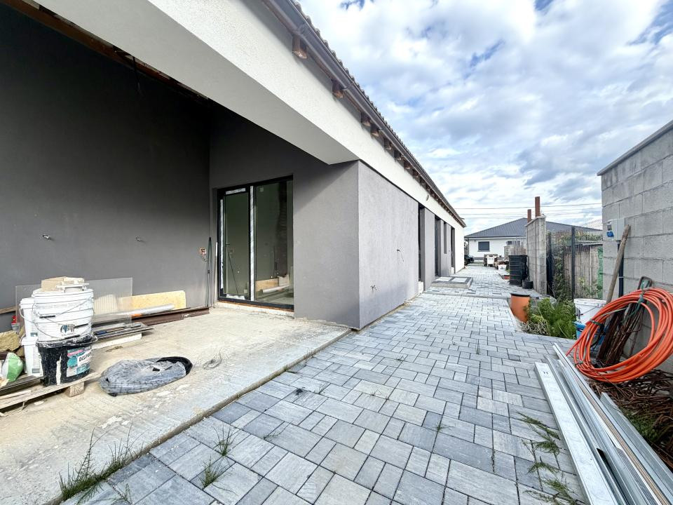 Duplex perete dublu, 5 camere, 141 mp utili, 420 mp teren - Ghiroda