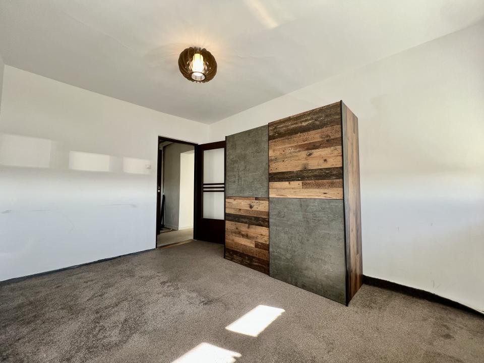  Apartament 3 camere, decomandat, 70 mp utili - zona Sagului