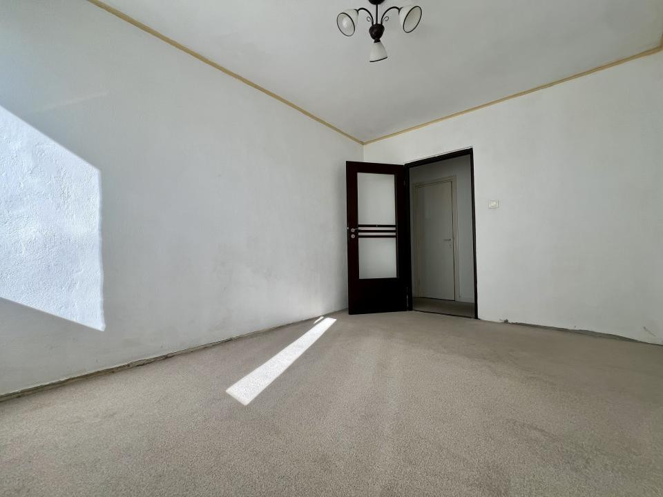  Apartament 3 camere, decomandat, 70 mp utili - zona Sagului