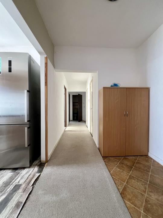  Apartament 3 camere, decomandat, 70 mp utili - zona Sagului