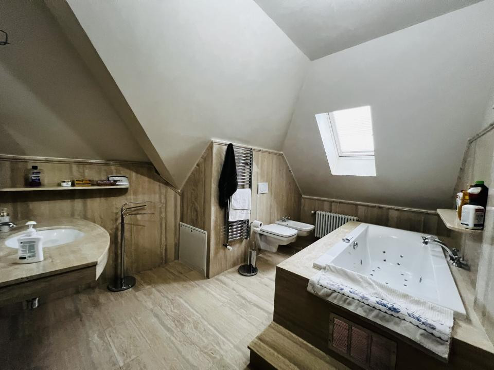 Vila cu 7 camere si piscina exterioara - Dumbravita - zona Decathlon