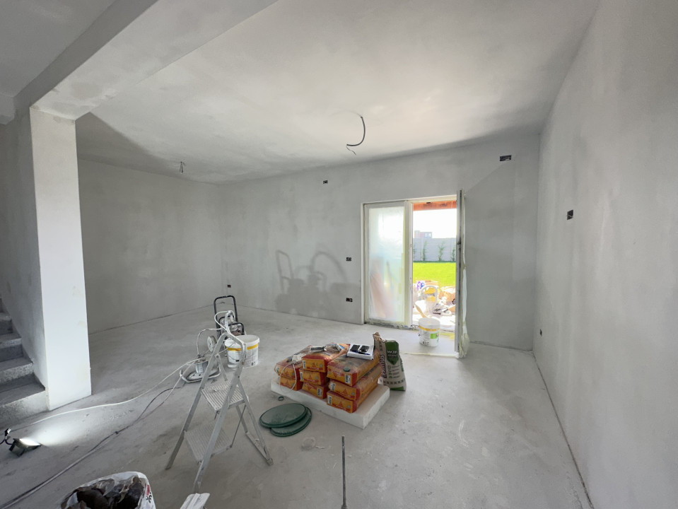 Duplex, 5 camere, 250 mp teren, 112 mp utili, P+1 - Sanandrei 