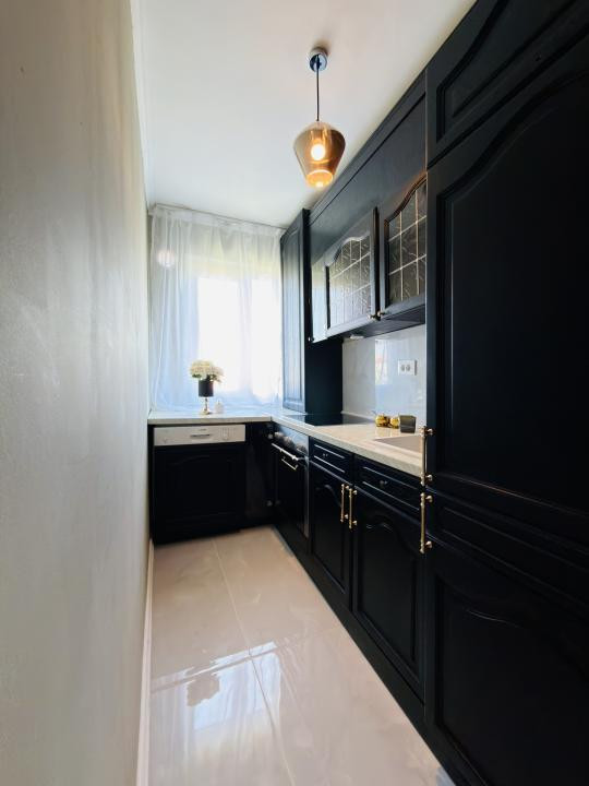 Apartament 3 camere, 50 mp, etaj 3 - Zona Cetatii