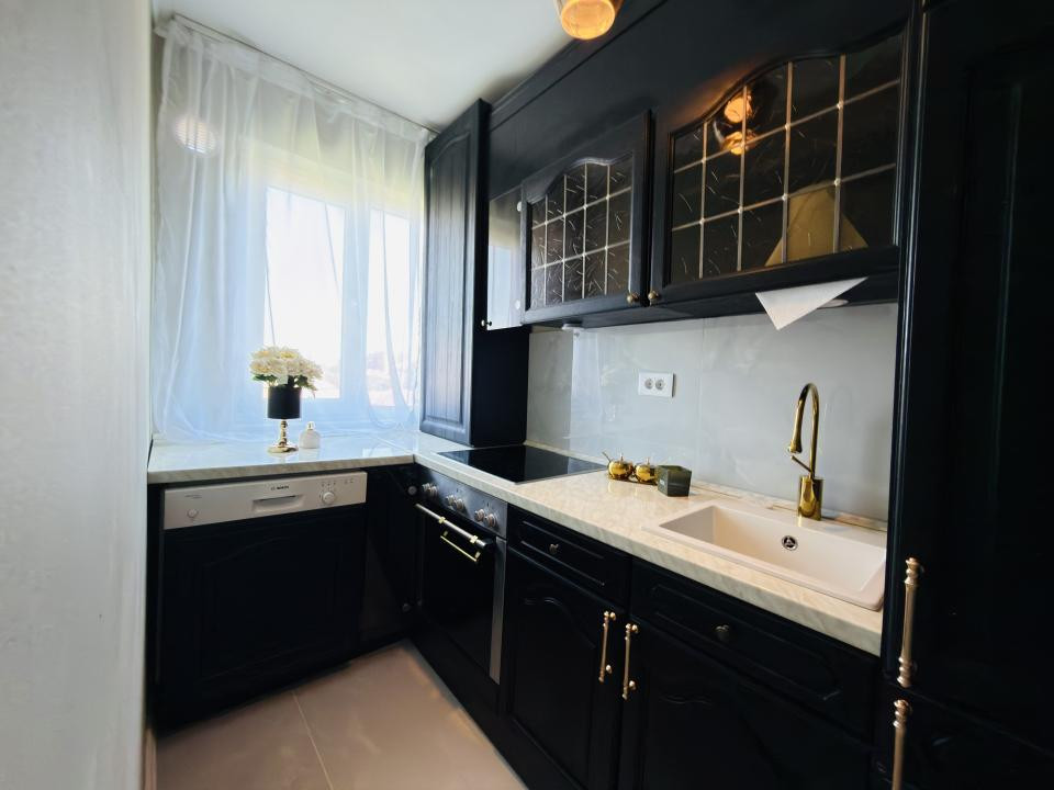 Apartament 3 camere, 50 mp, etaj 3 - Zona Cetatii