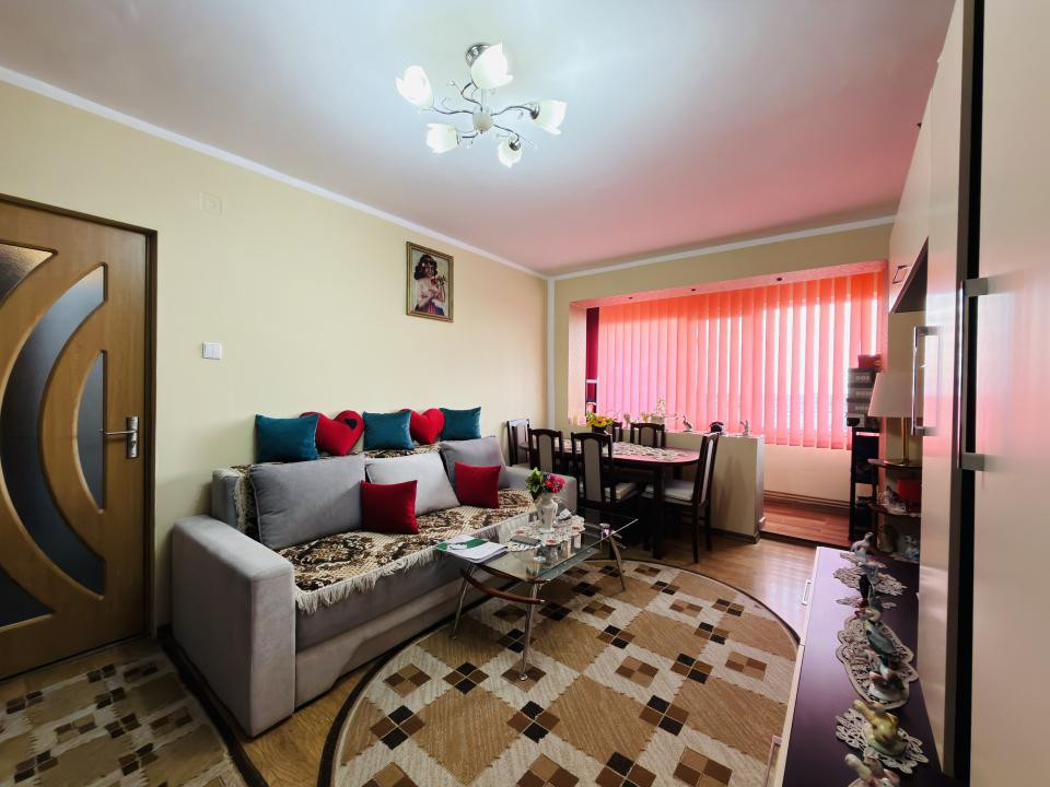 Apartament 2 camere, semidecomandat, etaj 7 - zona Sagului 