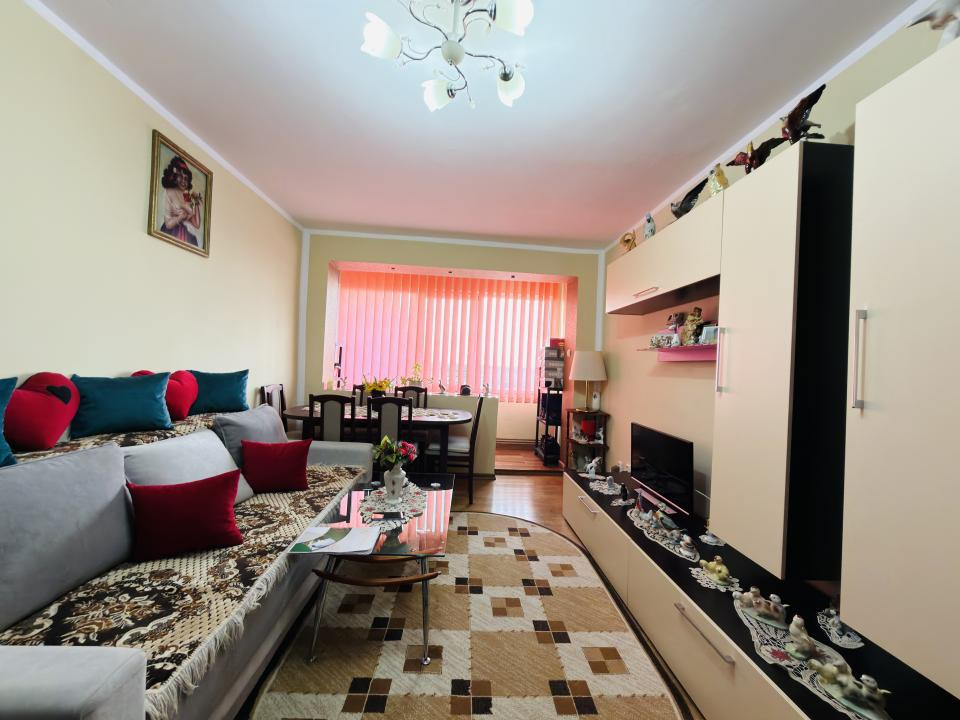 Apartament 2 camere, semidecomandat, etaj 7 - zona Sagului 