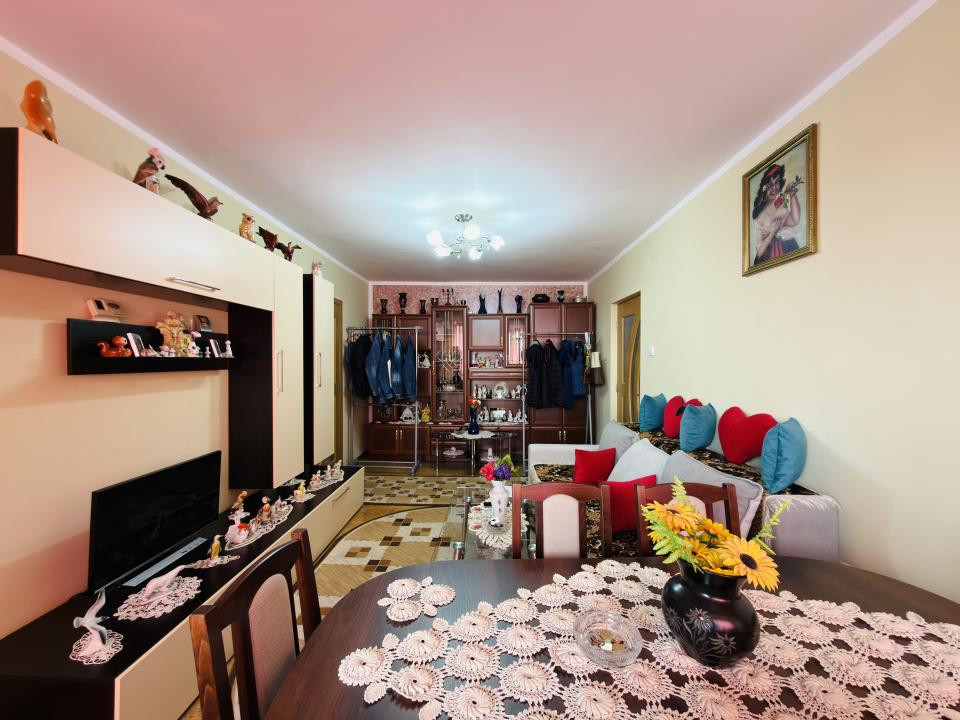 Apartament 2 camere, semidecomandat, etaj 7 - zona Sagului 