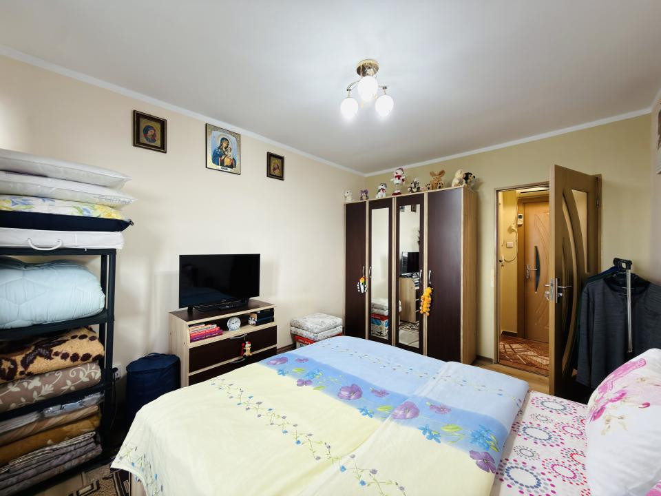Apartament 2 camere, semidecomandat, etaj 7 - zona Sagului 