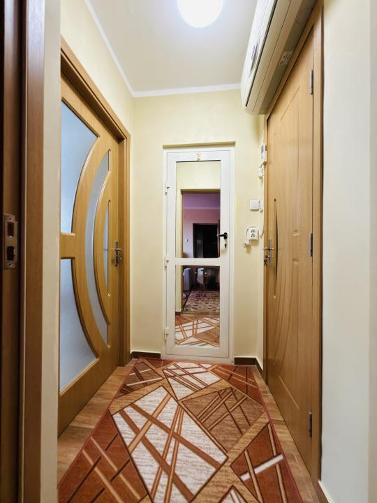 Apartament 2 camere, semidecomandat, etaj 7 - zona Sagului 
