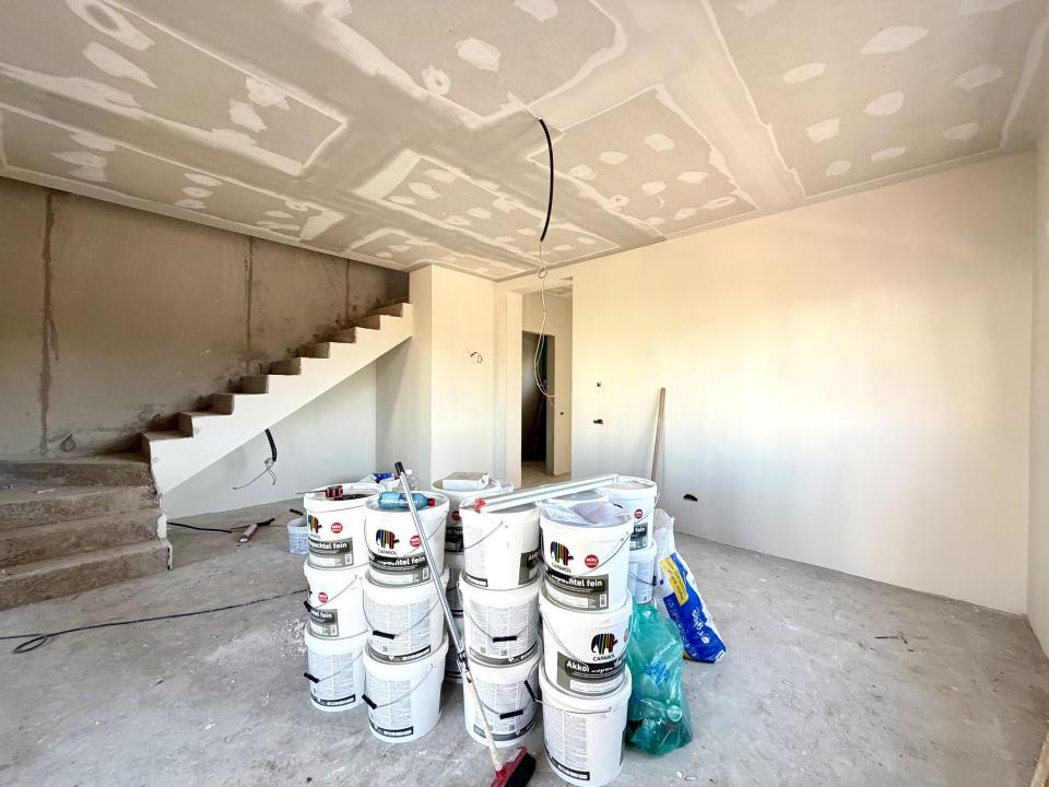 Duplex despartit prin camera tehnica, 5 camere, 110 mp utili - Dumbravita
