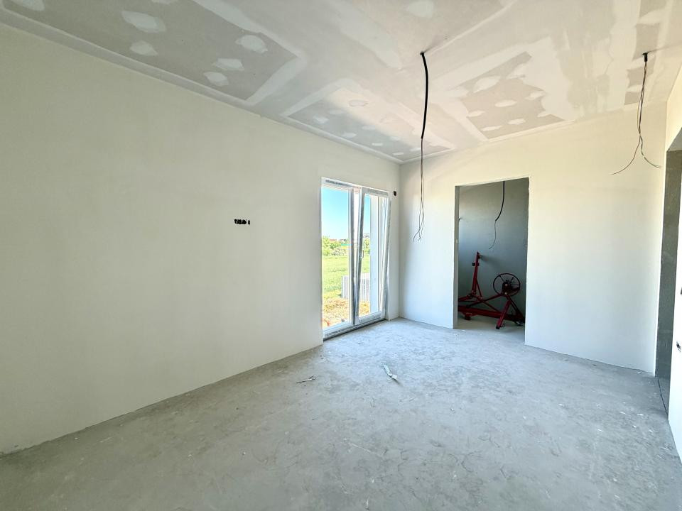 Duplex despartit prin camera tehnica, 5 camere, 110 mp utili - Dumbravita