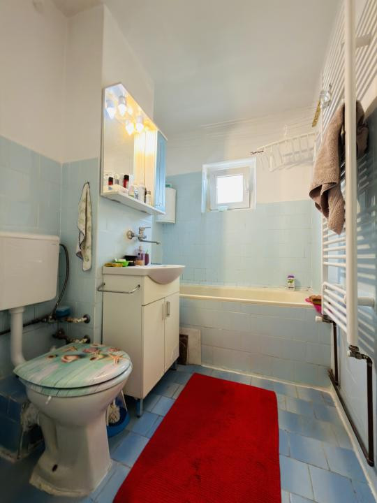 Apartament 3 camere, decomandat, etajul 2, zona Soarelui