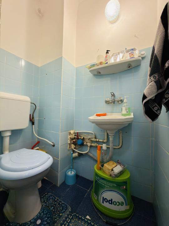 Apartament 3 camere, decomandat, etajul 2, zona Soarelui