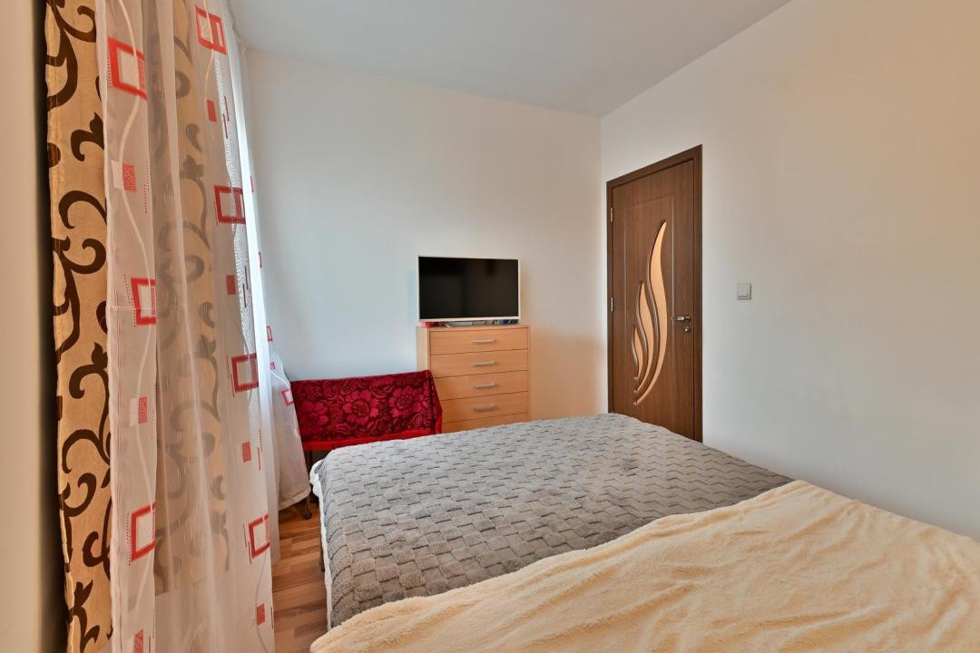 Apartament cu 3 camere, semidecomandat, 65 mp utili + balcon - Soarelui