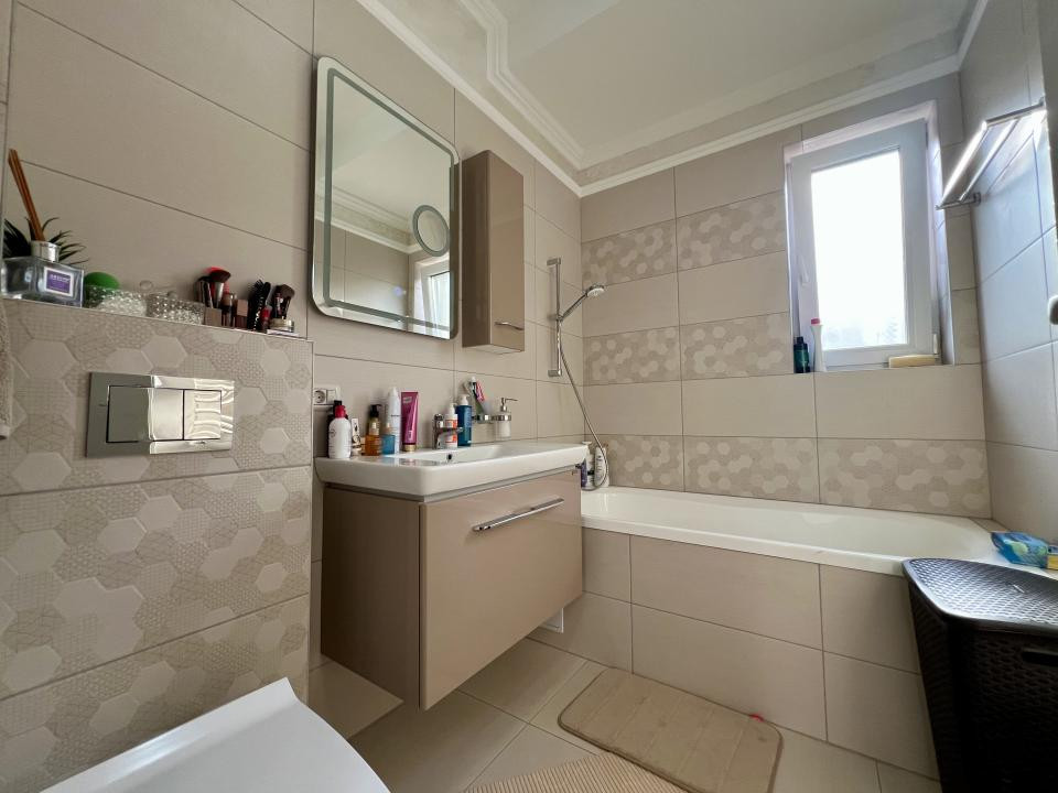  Apartament cu 3 camere, etaj 1/3, 68 mp utili + balcon - Giroc