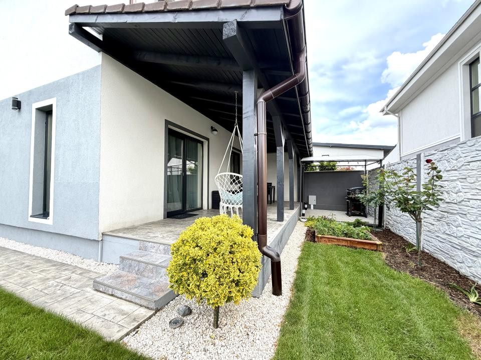 Duplex despartit prin garaj, 5 camere, 137 mp utili - Dumbravita