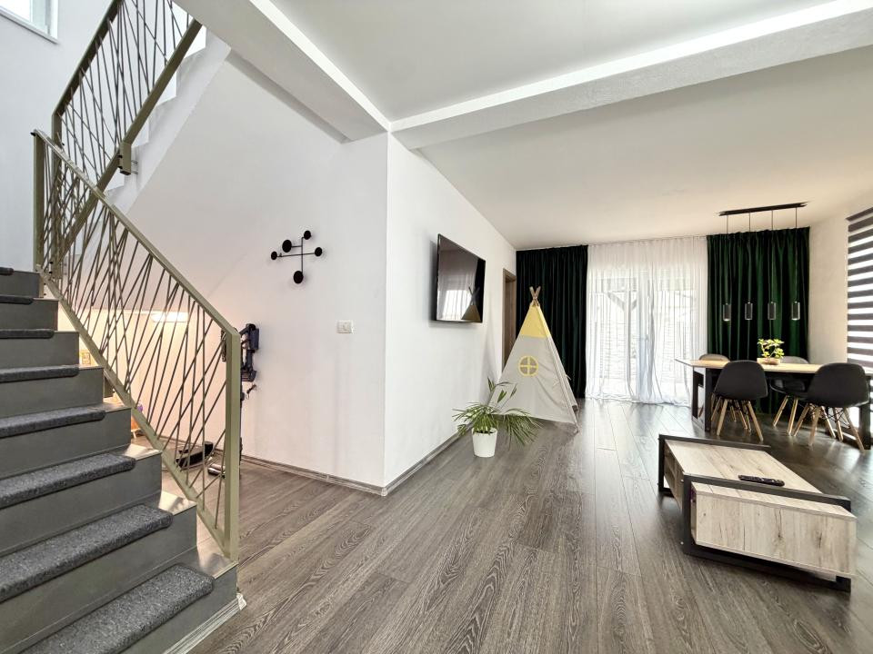 Duplex despartit prin garaj, 5 camere, 137 mp utili - Dumbravita